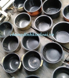 Nồi cơm điện bị trầy xước lớp chống dính có nên dùng tiếp?